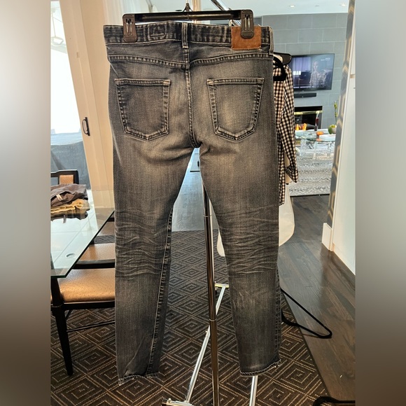 AG distressed men’s jean. Super soft. Size 31 - Picture 2 of 4
